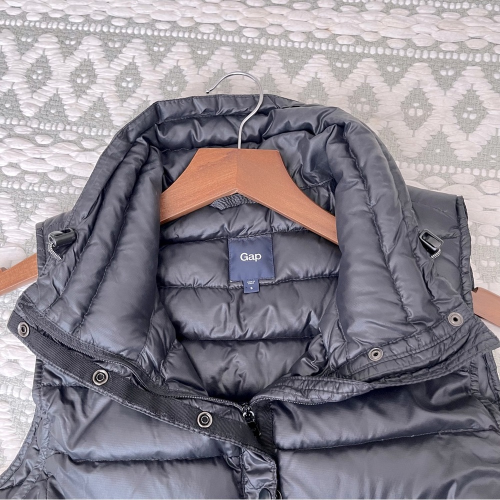 GAP | Black Puffer Vest (S) - Picture 9 of 10